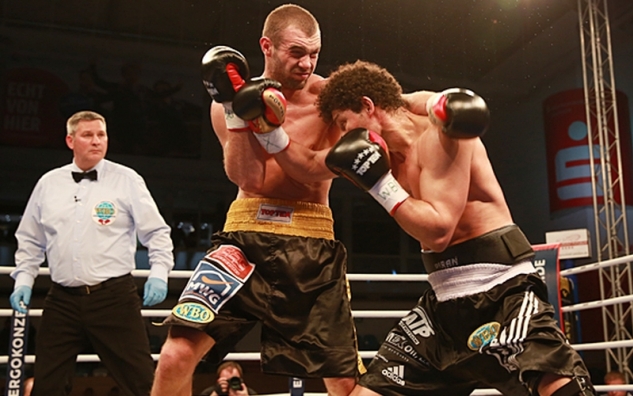 Bösel vs. Velozo / zdroj foto: SES Boxing