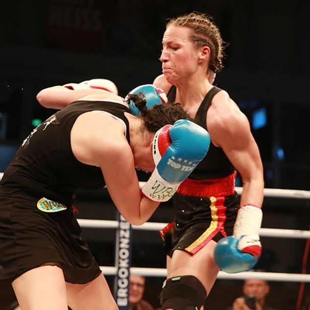 Kühneová vs. Chemieová / zdroj foto: SES Boxing